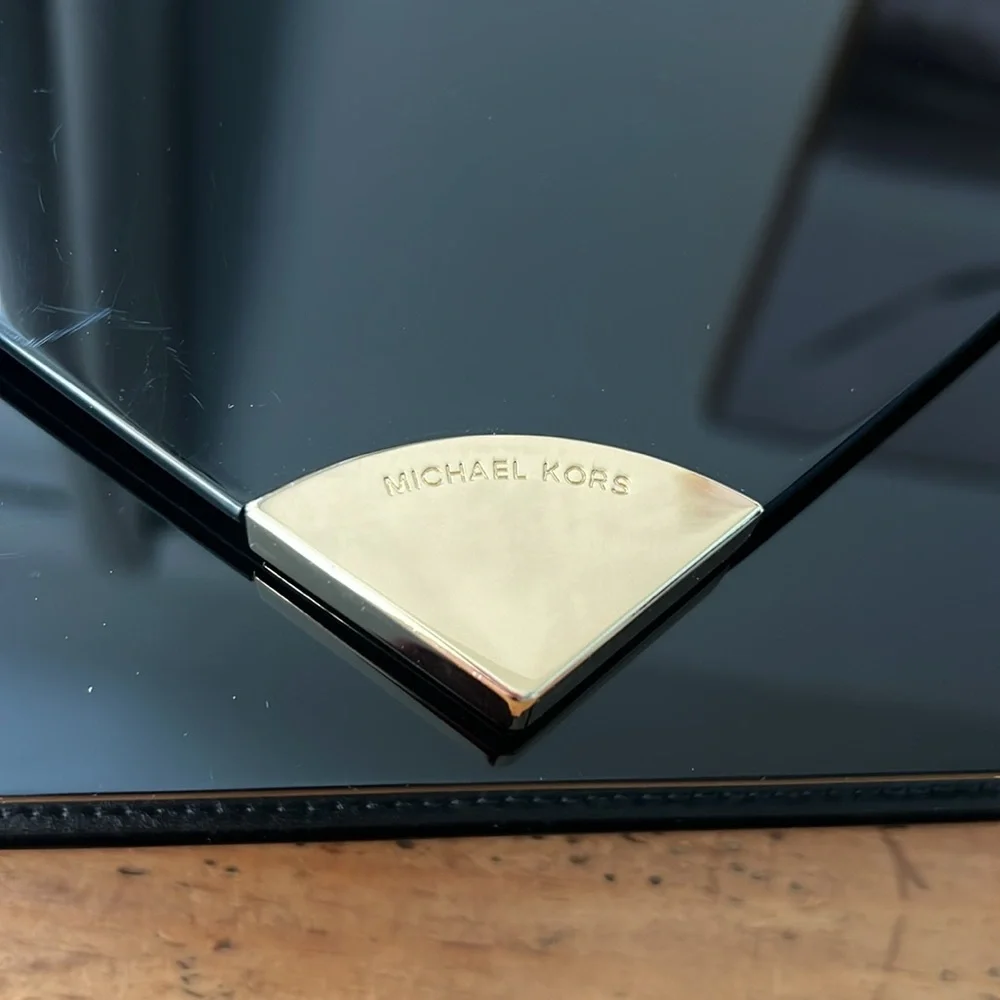 Michael Kors Resin envelope clutch - Picture 2 of 15